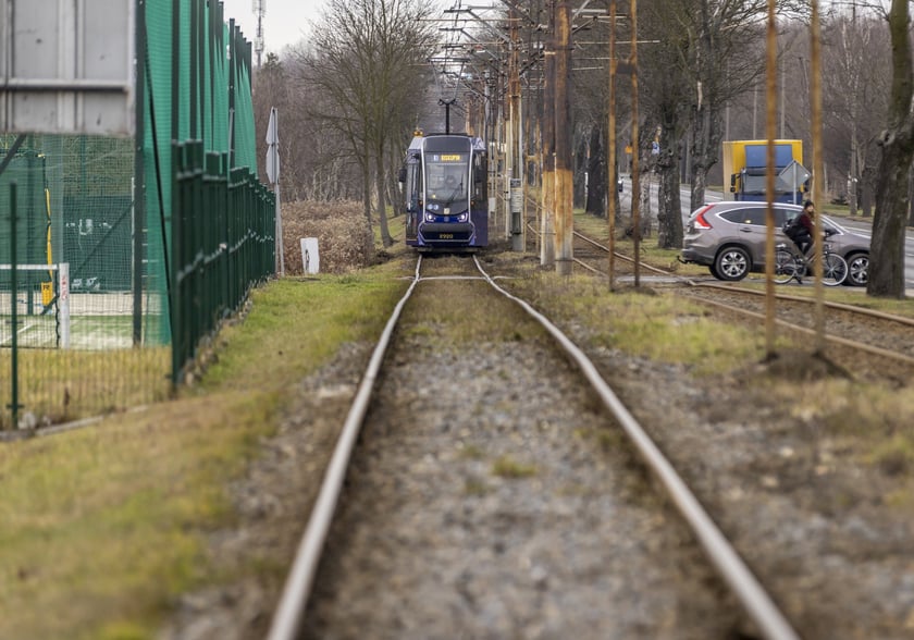 Remontowany będzie odcinek torowiska na ul. Kosmonautów od ul. Jeżowskiej do przystanku "Jeleniogórska". To ostatni fragment trasy na Leśnicę, który jest w złym stanie