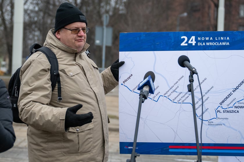- Takiej linii tramwajowej oczekiwali mieszkańcy wielu osiedli - m&oacute;wił na pl. Powstańc&oacute;w Wielkopolskich Robert Suligowski, miejski i osiedlowy radny.