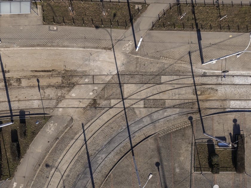 Prace na placu Powstańców Wielkopolskich jeszcze trwają, ale od soboty 22 lutego już korzysta z niego komunikacja miejska