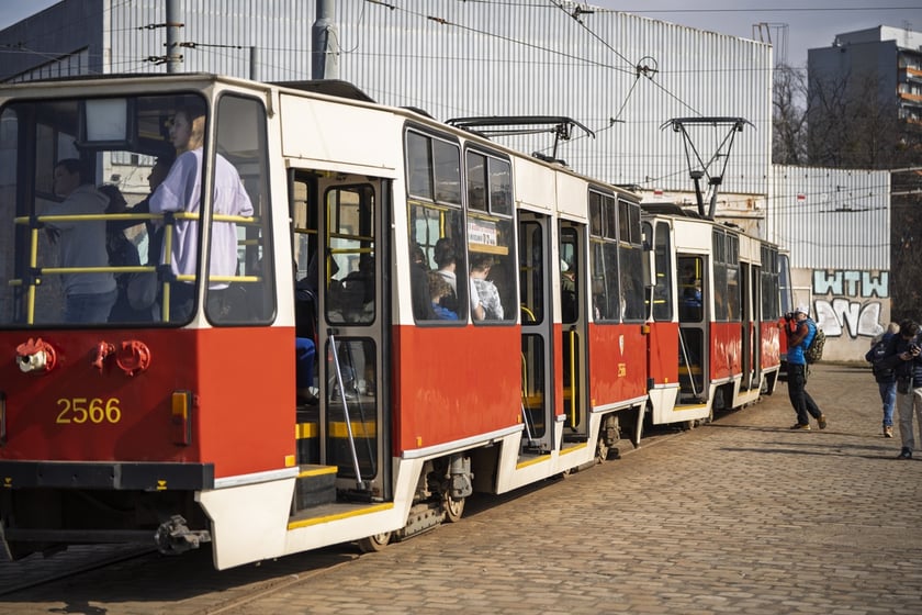 Przejazd kultowymi tramwajami 105N