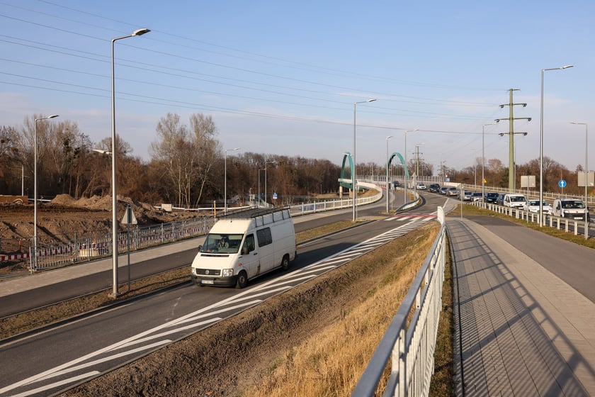 Zjazd z alei Wielkiej Wyspy w ulicę Wilczą