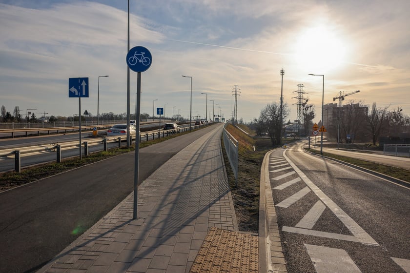 Zjazd z alei Wielkiej Wyspy w ulicę Wilczą