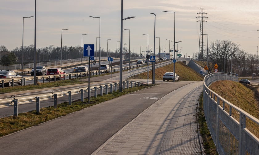 Zjazd z alei Wielkiej Wyspy w ulicę Wilczą