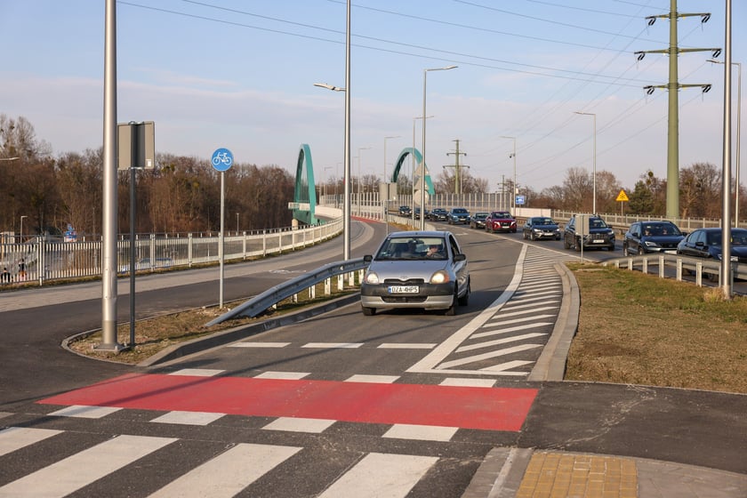 Zjazd z alei Wielkiej Wyspy w ulicę Wilczą