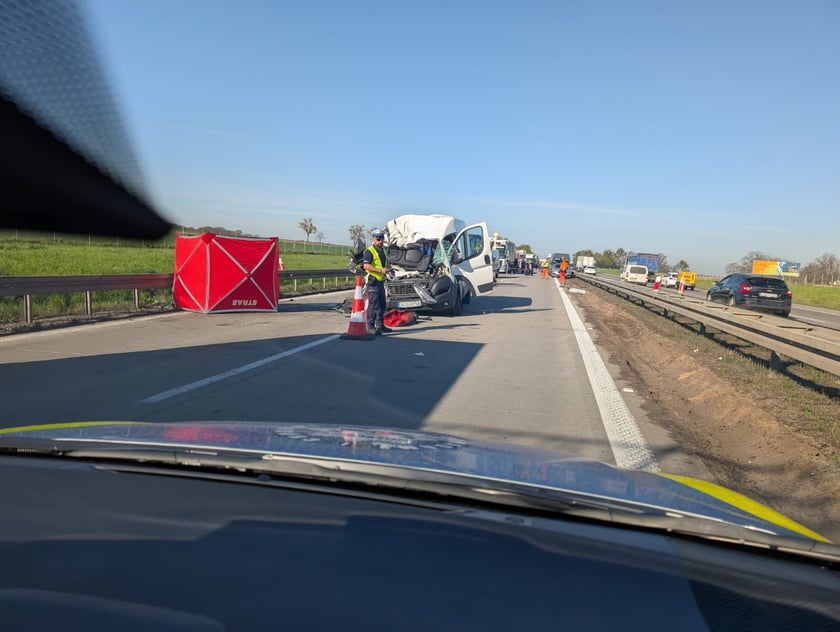 Autostrada A4 zablokowana w kierunku Wrocławia. Jedna osoba zginęła w wypadku. Korek ma 25 km