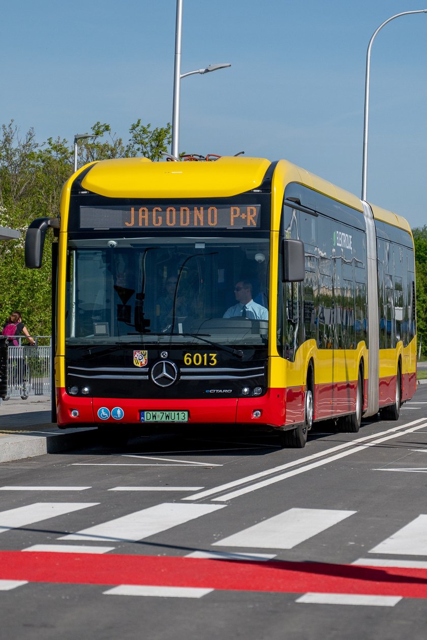 Przejazd wydzieloną trasą autobusową na Jagodno