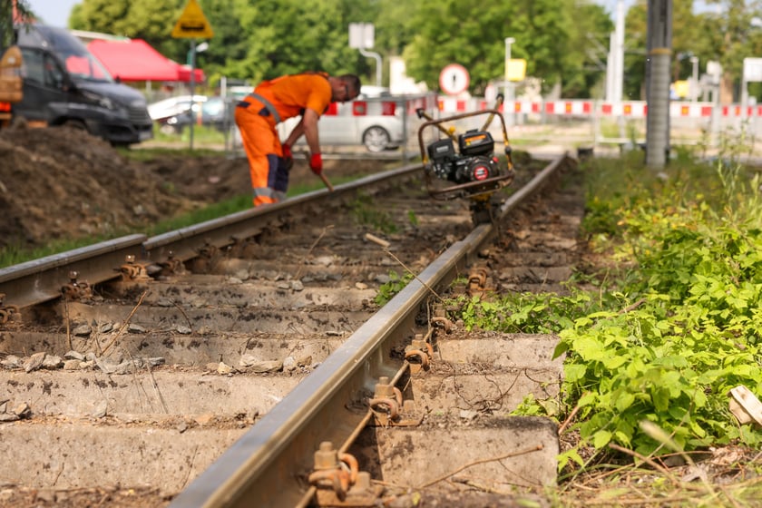 Remont torowiska na Kosmonautów rozpocżął się w sobotę 31 maja. Tramwaje na Leśnicę nie pojadą przez trzy miesiące