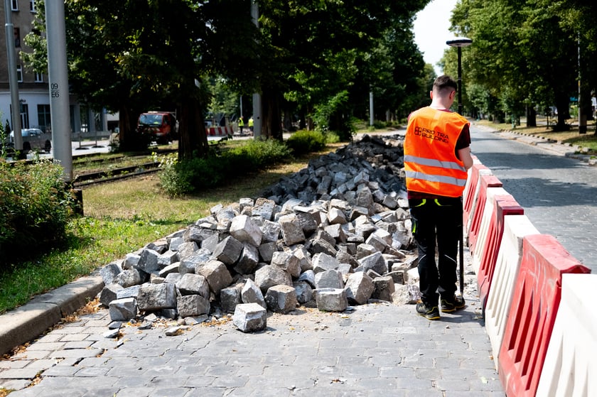 Prace na ul. Powstańców Śląskich we Wrocławiu, 15 lipca 2025