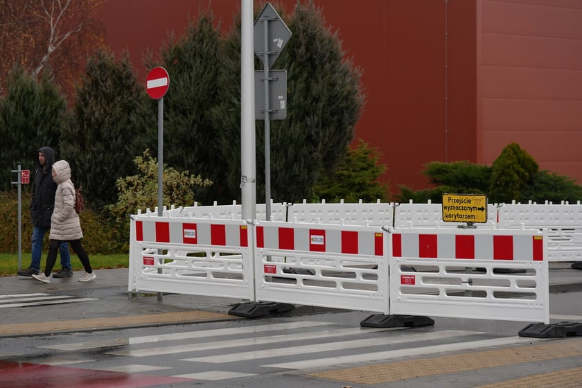 Budowa trasy autobusowo-tramwajowej na Swojczyce. Utrudnienia w ruchu. Wrocław, 15.11.2025