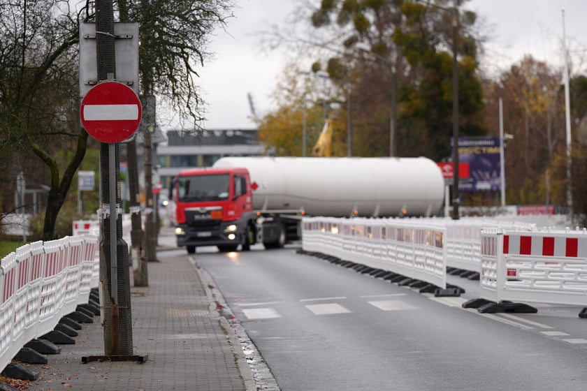 Budowa trasy autobusowo-tramwajowej na Swojczyce. Utrudnienia w ruchu. Wrocław, 15.11.2025