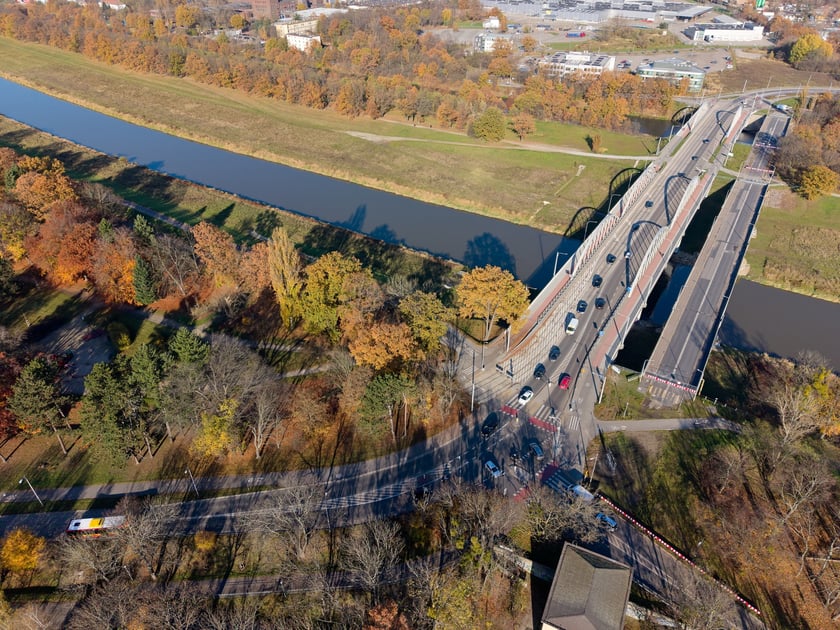 Widok na przyszłą trasę autobusowo-tramwajową na Swojczyce - mosty Chrobrego&nbsp;