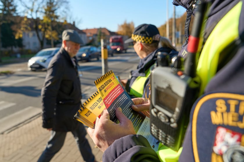 Straż Miejska Wrocławia od dziś rozdaje ulotki informujące o zmianach w komunikacji związanych z budową tramwaju na Swojczyce
