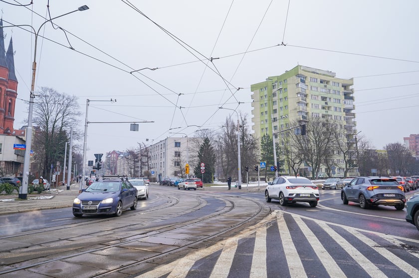MPK wyremontuje torowisko na ulicy Glinianej na skrzyżowaniu z Borowską oraz w rejonie skrzyżowania z Ł&oacute;dzką. Na zdjęciu skrzyżowanie Glinianej z Borowską&nbsp;