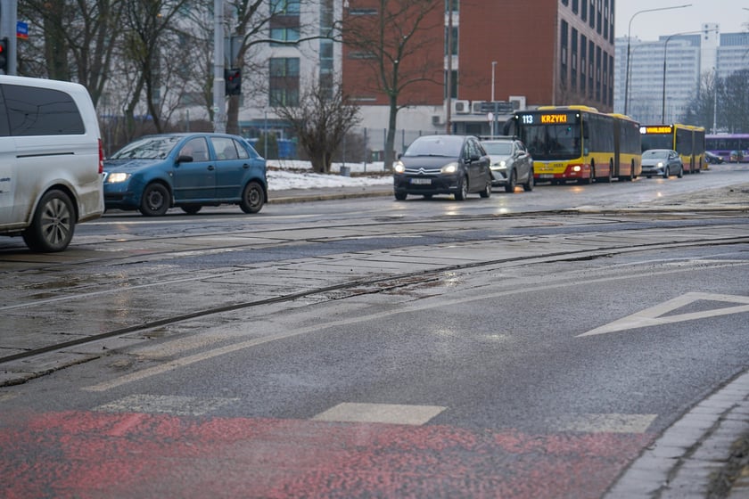 MPK wyremontuje torowisko na ulicy Glinianej na skrzyżowaniu z Borowską oraz w rejonie skrzyżowania z Ł&oacute;dzką. Na zdjęciu skrzyżowanie Glinianej z Borowską&nbsp;