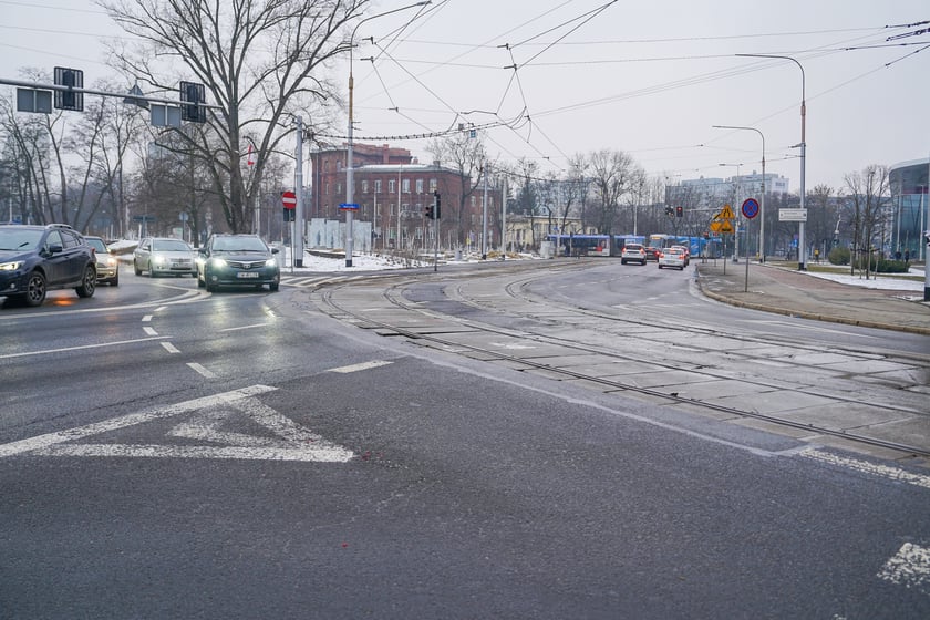 MPK wyremontuje torowisko na ulicy Glinianej na skrzyżowaniu z Borowską oraz w rejonie skrzyżowania z Ł&oacute;dzką. Na zdjęciu skrzyżowanie Glinianej z Borowską&nbsp;