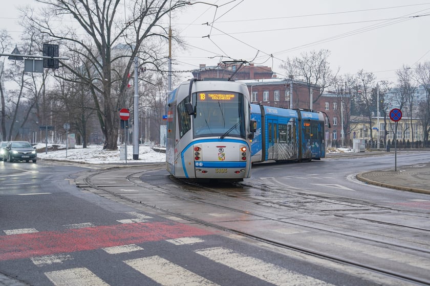 MPK wyremontuje torowisko na ulicy Glinianej na skrzyżowaniu z Borowską oraz w rejonie skrzyżowania z Ł&oacute;dzką. Na zdjęciu skrzyżowanie Glinianej z Borowską&nbsp;