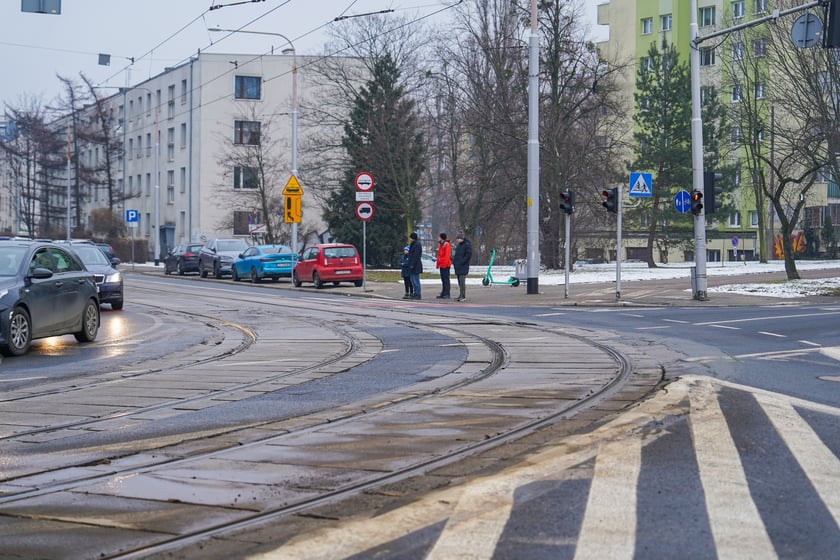 MPK wyremontuje torowisko na ulicy Glinianej na skrzyżowaniu z Borowską oraz w rejonie skrzyżowania z Ł&oacute;dzką. Na zdjęciu skrzyżowanie Glinianej z Borowską&nbsp;