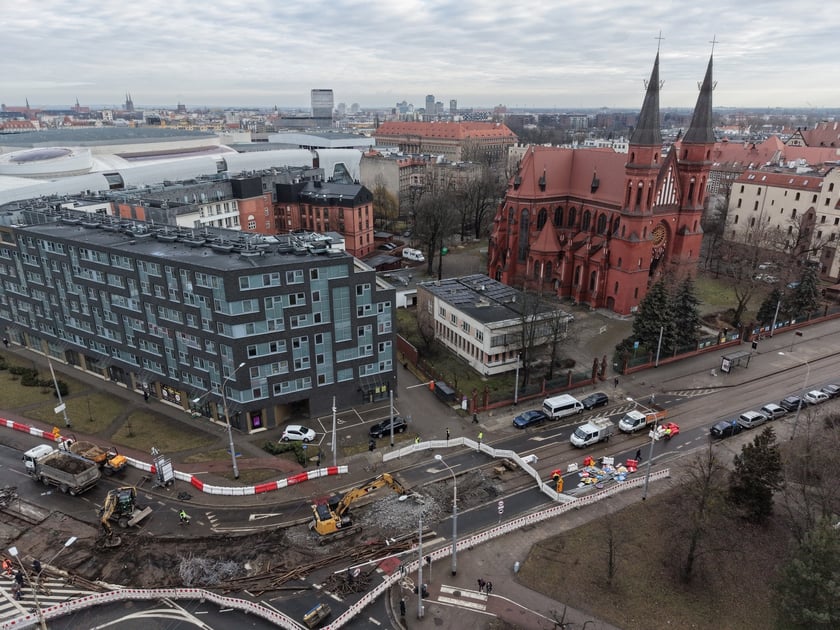 Remont torów na skrzyżowaniu ulic Borowskiej i Glinianej