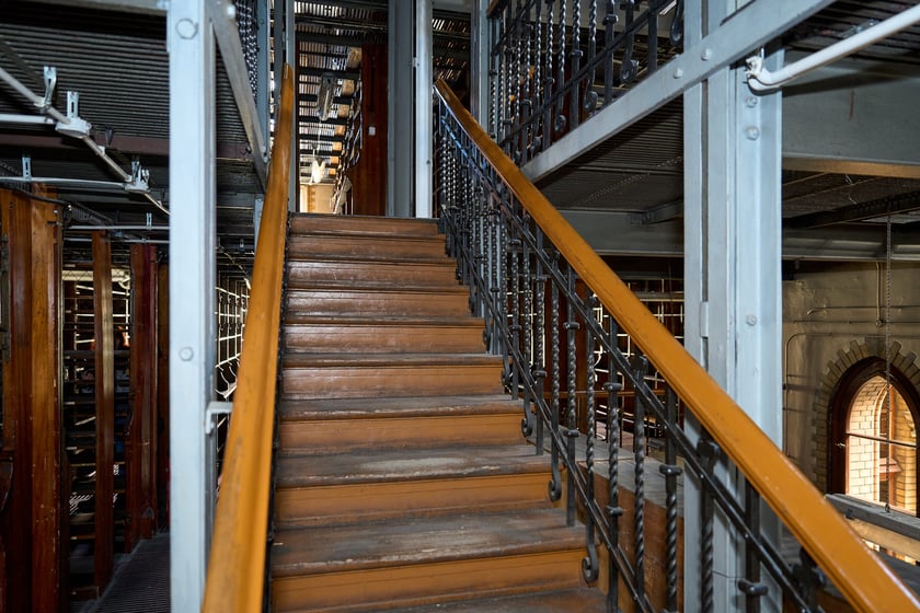 Biblioteka Uniwersytecka przy Szajnochy &ndash; magazyny, stan na kwiecień 2026