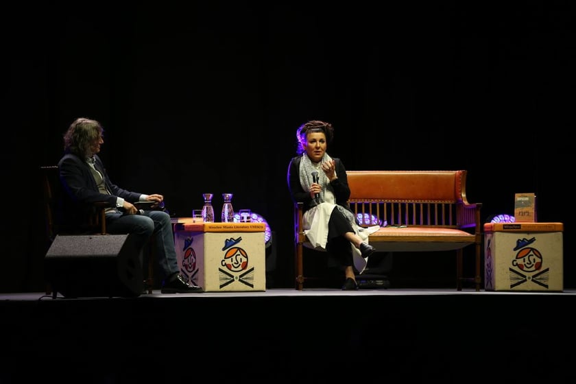 Olga Tokarczuk podczas spotkania w Hali Stulecia