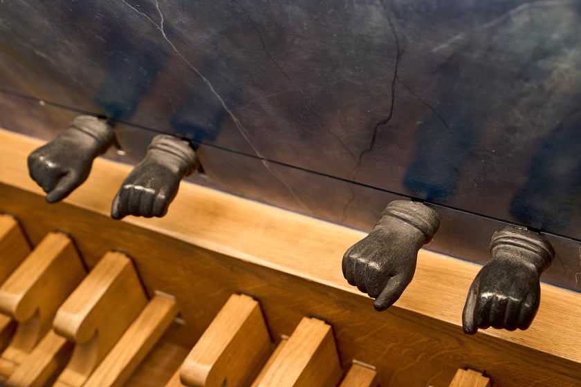 Organy Englera w bazylice św. Elżbiety &ndash; pedały