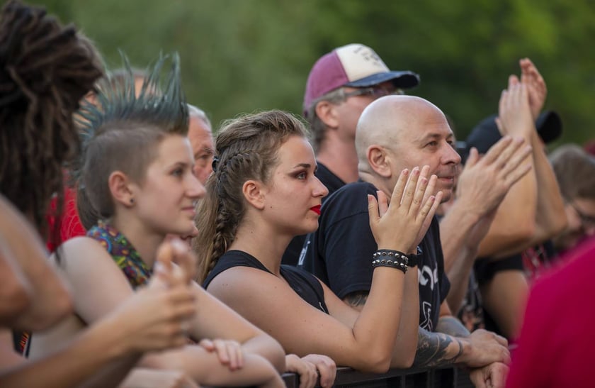 W Zajezdni przy ul. Grabiszyńskiej zagrały prawdziwe legendy punk rocka: LENIWIEC, KSU, DEZERTER. Gwiazdą wieczoru był THE EXPLOITED.