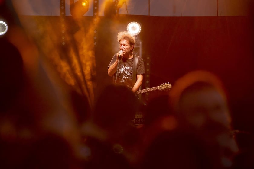 W Zajezdni przy ul. Grabiszyńskiej zagrały prawdziwe legendy punk rocka: LENIWIEC, KSU, DEZERTER. Gwiazdą wieczoru był THE EXPLOITED.