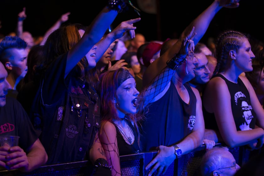 W Zajezdni przy ul. Grabiszyńskiej zagrały prawdziwe legendy punk rocka: LENIWIEC, KSU, DEZERTER. Gwiazdą wieczoru był THE EXPLOITED.