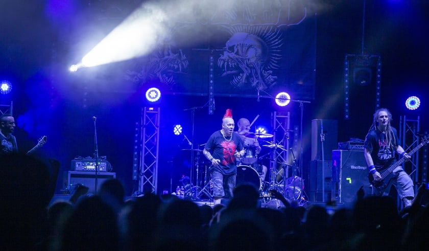 W Zajezdni przy ul. Grabiszyńskiej zagrały prawdziwe legendy punk rocka: LENIWIEC, KSU, DEZERTER. Gwiazdą wieczoru był THE EXPLOITED.