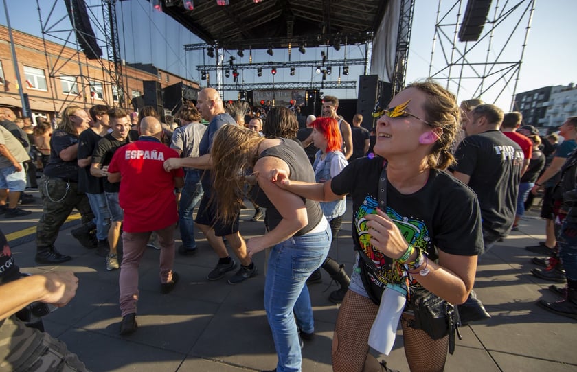 W Zajezdni przy ul. Grabiszyńskiej zagrały prawdziwe legendy punk rocka: LENIWIEC, KSU, DEZERTER. Gwiazdą wieczoru był THE EXPLOITED.