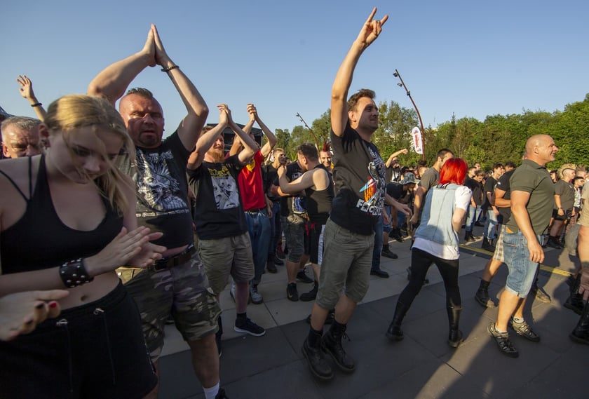 W Zajezdni przy ul. Grabiszyńskiej zagrały prawdziwe legendy punk rocka: LENIWIEC, KSU, DEZERTER. Gwiazdą wieczoru był THE EXPLOITED.