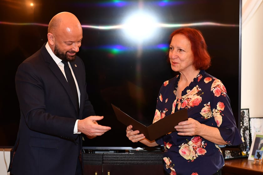 Uroczystość przyznania stypendi&oacute;w Prezydenta Wrocławia dla artyst&oacute;w, 10.01.2023, laureatka Maria Rowdo-Bykowska