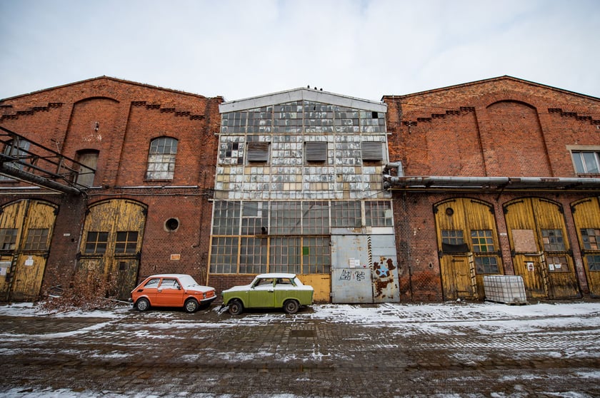 Przestrzenie i zabudowania Zajezdni Popowice, w kt&oacute;rej odbędzie się 21. Przegląd Sztuki Survival