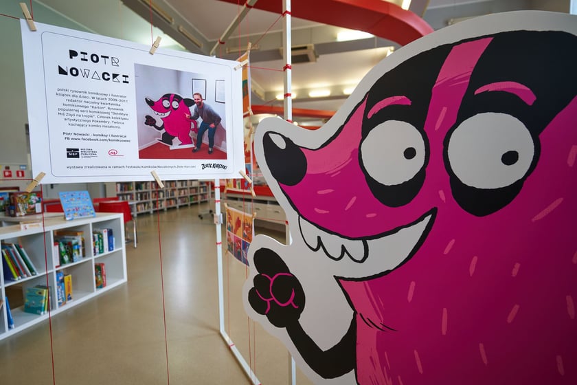 Zdjęcie z wystawy "Nieustraszony Łowca" w Mediatece (jedno z wydarzeń festiwalu Złote Kurczaki 10)