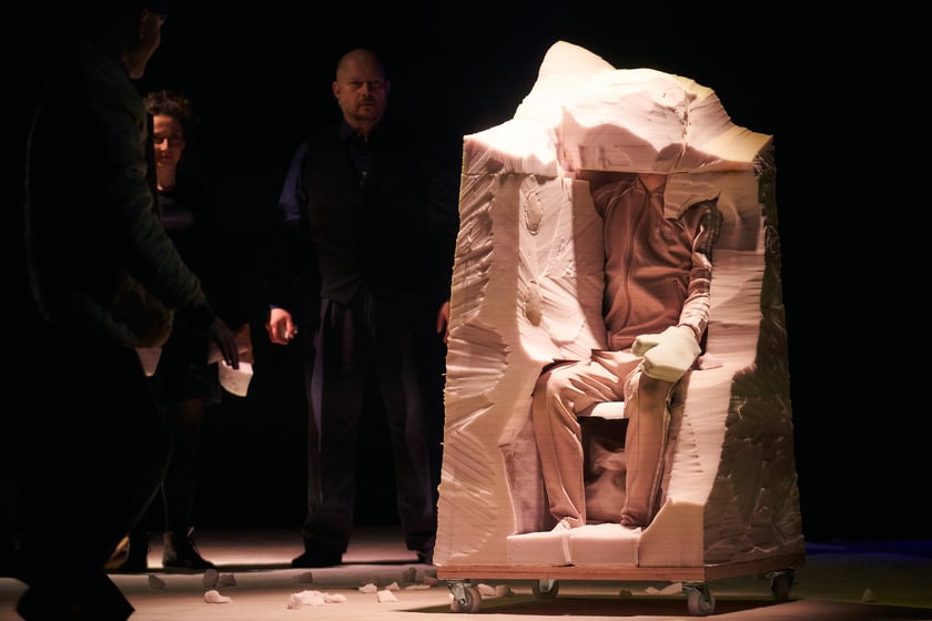 Na zdjęciu scena z pr&oacute;by &bdquo;Pinokia&rdquo; we Wrocławskim Teatrze Lalek