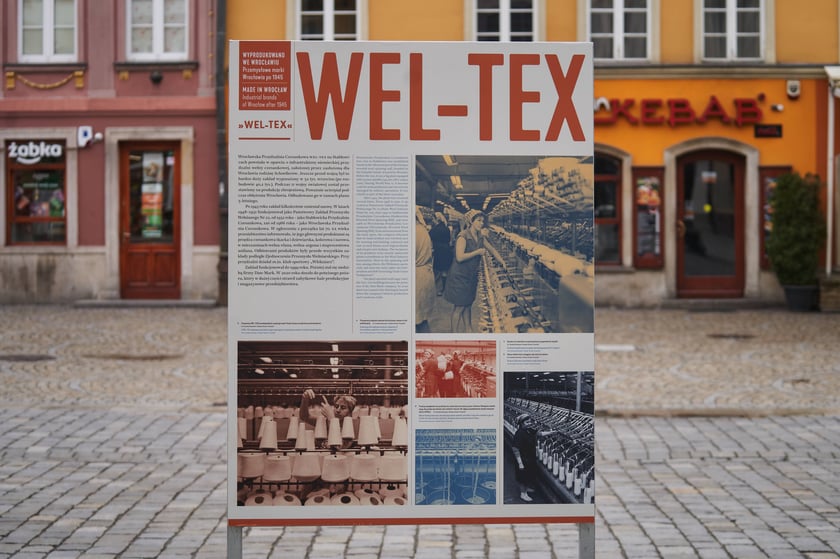 Na zdjęciu plansze z wystawy ,,Wyprodukowano we Wrocławiu. Przemysłowe marki Wrocławia po 1945 roku