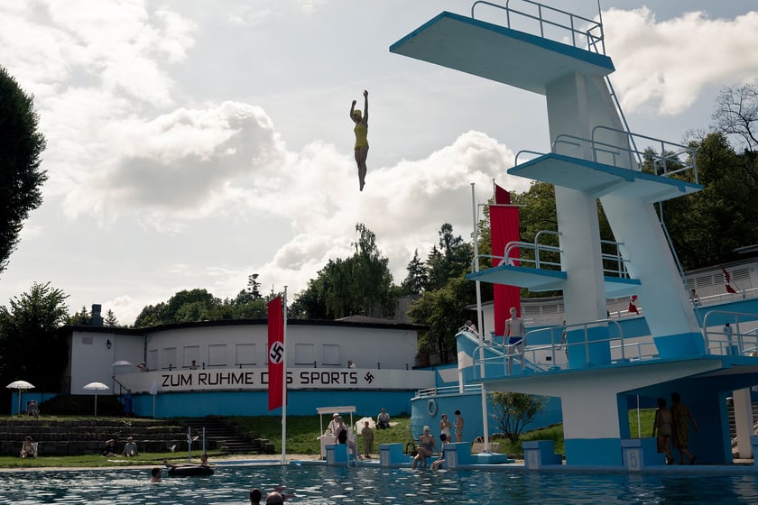 Na zdjęciu sceny kręcone na basenie w Jeleniej G&oacute;rze