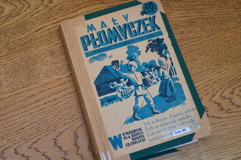 Książki z kolekcji Dawnej Książki Dziecięcej, które można zobaczyć w filii nr 12 MBP