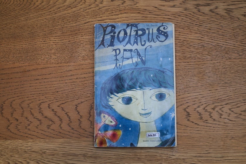 Książki z kolekcji Dawnej Książki Dziecięcej, które można zobaczyć w filii nr 12 MBP