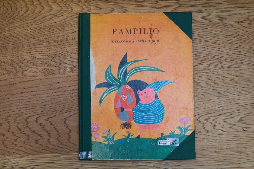 Książki z kolekcji Dawnej Książki Dziecięcej, które można zobaczyć w filii nr 12 MBP