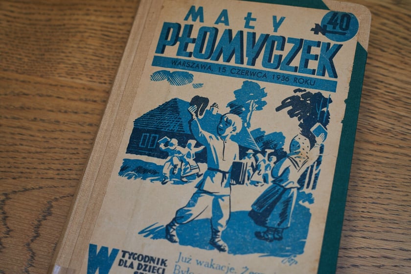 Książki z kolekcji Dawnej Książki Dziecięcej, które można zobaczyć w filii nr 12 MBP