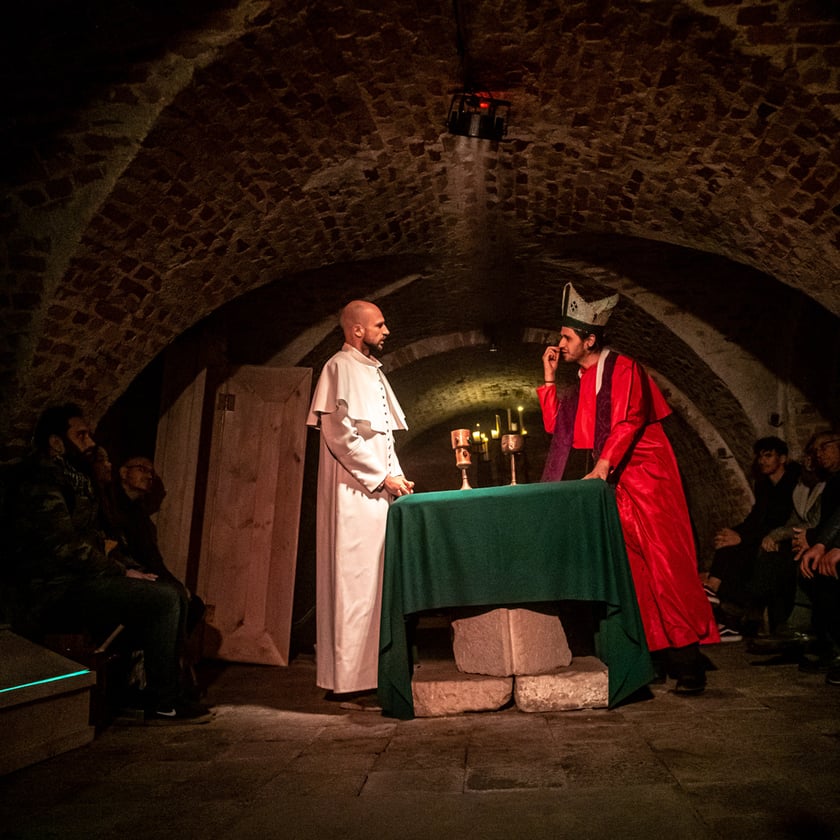 Czytanie sensoryczne u Dominikan&oacute;w odbędzie się w kryptach pod kościołem, tu pr&oacute;ba generalna przed seansami 19 i 20 maja