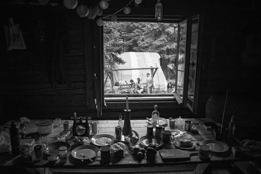 Fotoreportaż z górskiej chaty, w której spotykają się wędrowcy // 2. miejsce w kategorii Documentary Project Grand Press Photo 2023