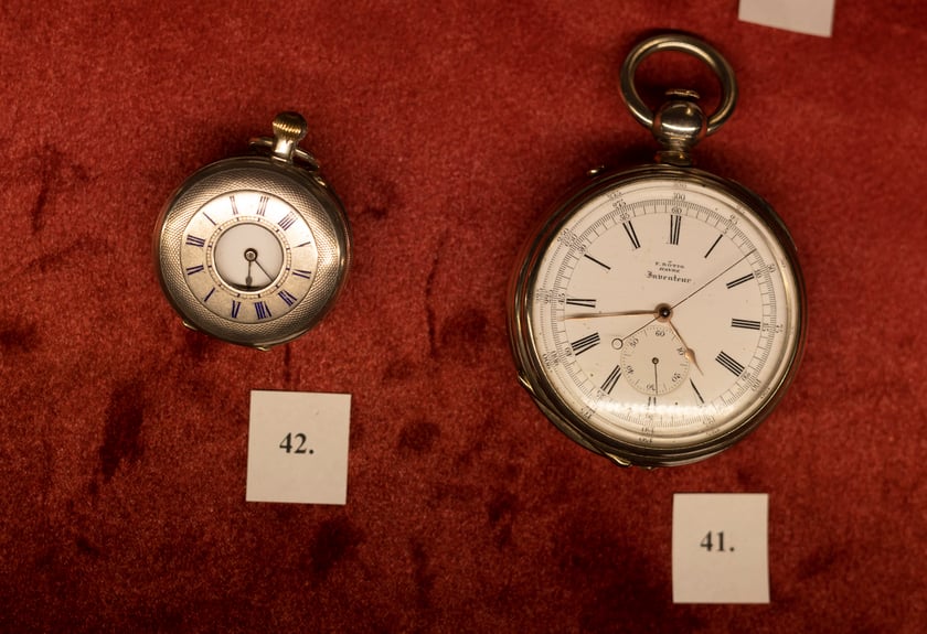 Wystawa &bdquo;Nie zmarnujcie niepodległości. Srebra Funduszu Obrony Narodowej&rdquo; w Centrum Historii Zajezdnia &ndash; kieszonkowe zegarki z XIX w.