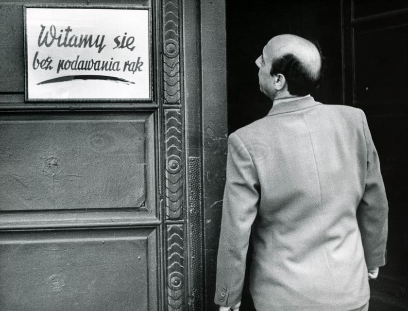 Zdjęcia ze zbior&oacute;w Muzeum Miejskiego Wrocławia. Były pokazywane na wystawie&nbsp;&bdquo;Odizolowani 1963. Epidemia ospy we Wrocławiu&rdquo;&nbsp;w Pałacu Kr&oacute;lewskim.