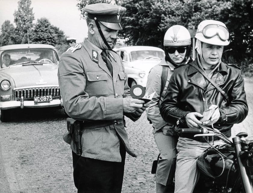 Zdjęcia ze zbior&oacute;w Muzeum Miejskiego Wrocławia. Były pokazywane na wystawie&nbsp;&bdquo;Odizolowani 1963. Epidemia ospy we Wrocławiu&rdquo;&nbsp;w Pałacu Kr&oacute;lewskim.