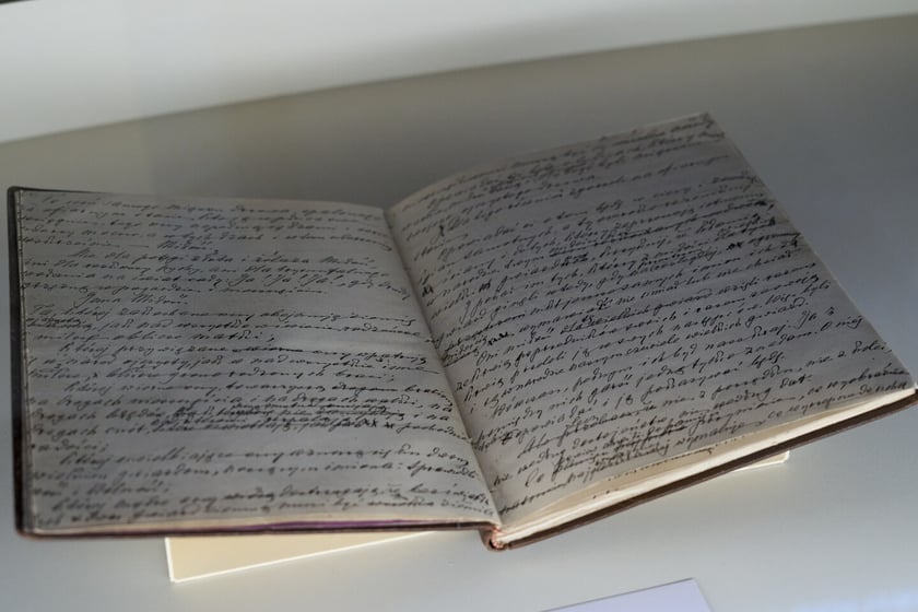 Rękopis &bdquo;Oficera&rdquo; Elizy Orzeszkowej. Wystawa &bdquo;Czarna sukienka. Patriotki w walce o wolność&rdquo;&nbsp;