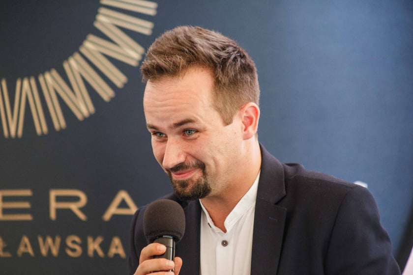 Adam Banaszak, dyrygent spektaklu