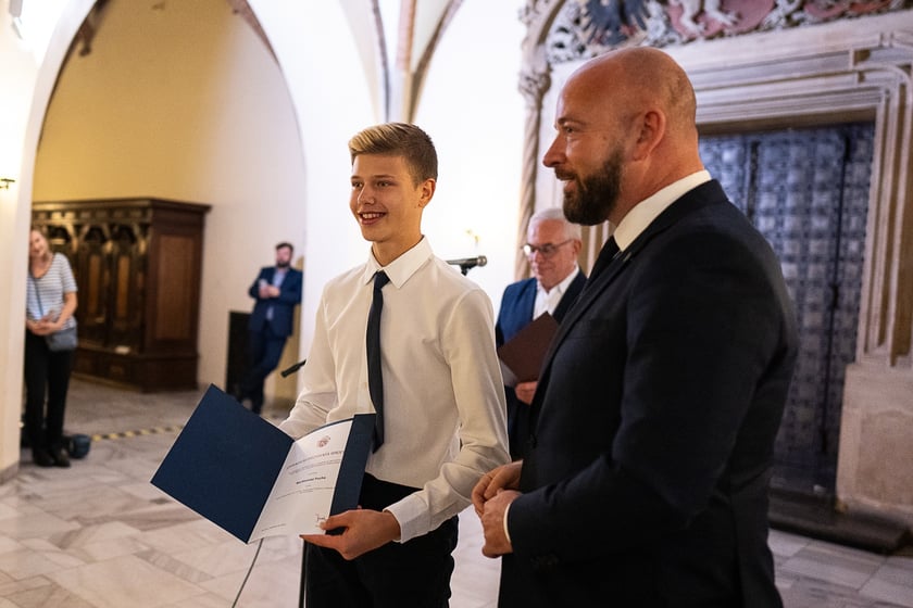 Uroczystość wręczenia stypendi&oacute;w artystycznych w Sali Wielkiej ratusza