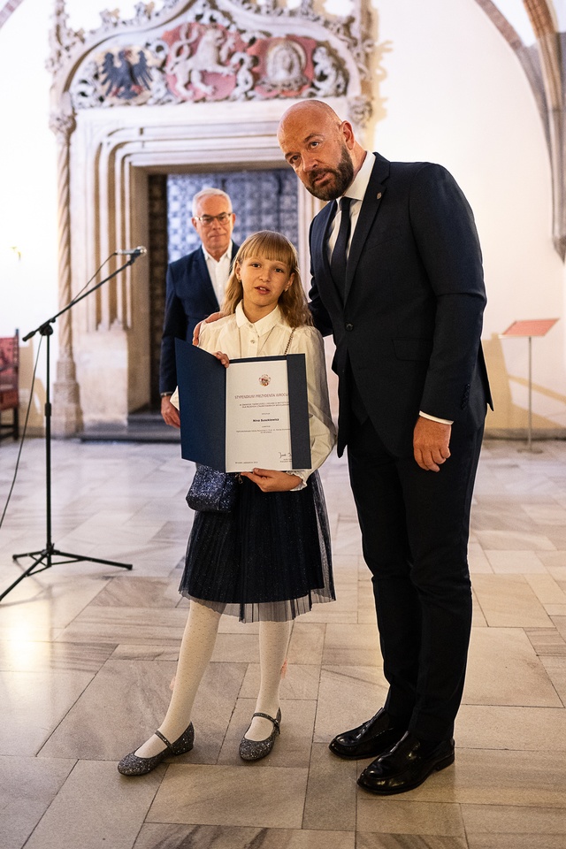 Uroczystość wręczenia stypendi&oacute;w artystycznych w Sali Wielkiej ratusza